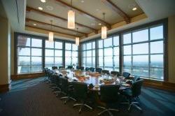 总统餐厅被布置成董事会会议室，作为私密的会议场所.